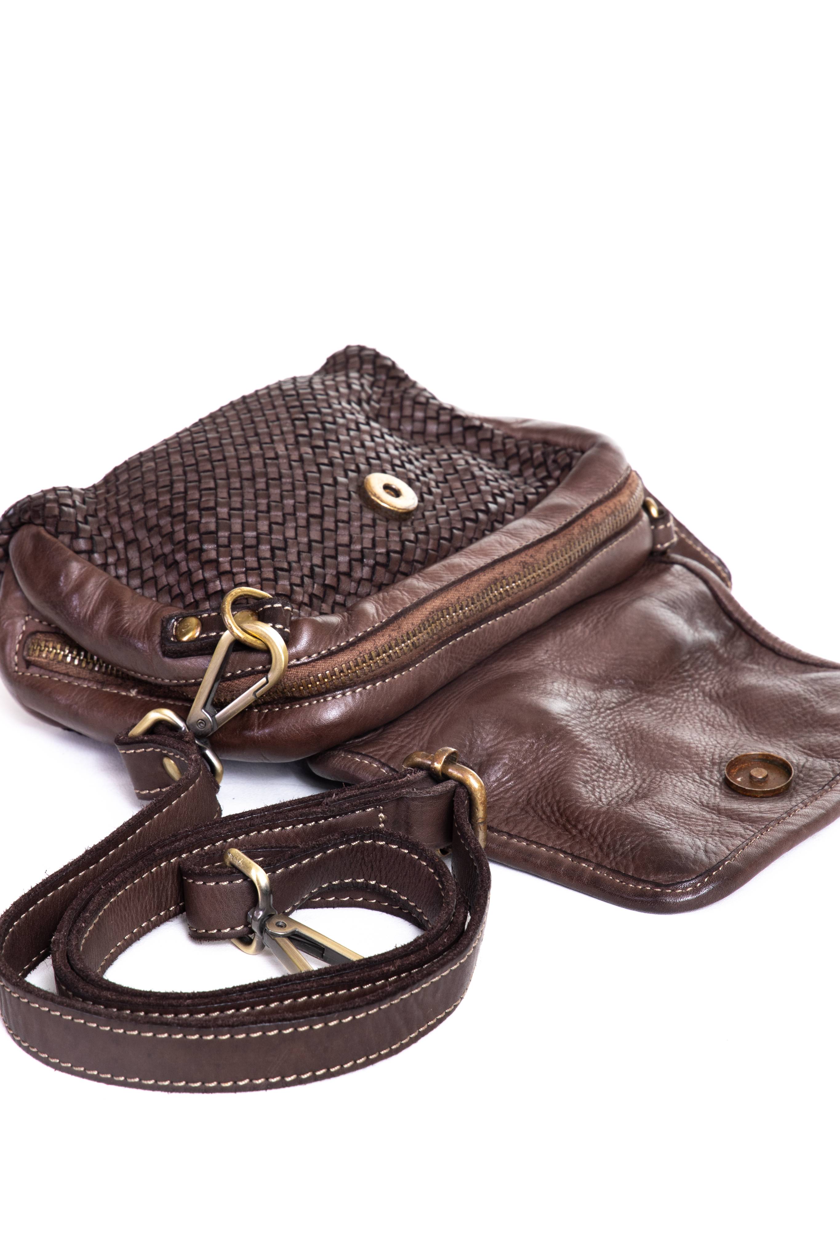 Florence Satchel Piccola marrone aperta con tracolla e interno visibile