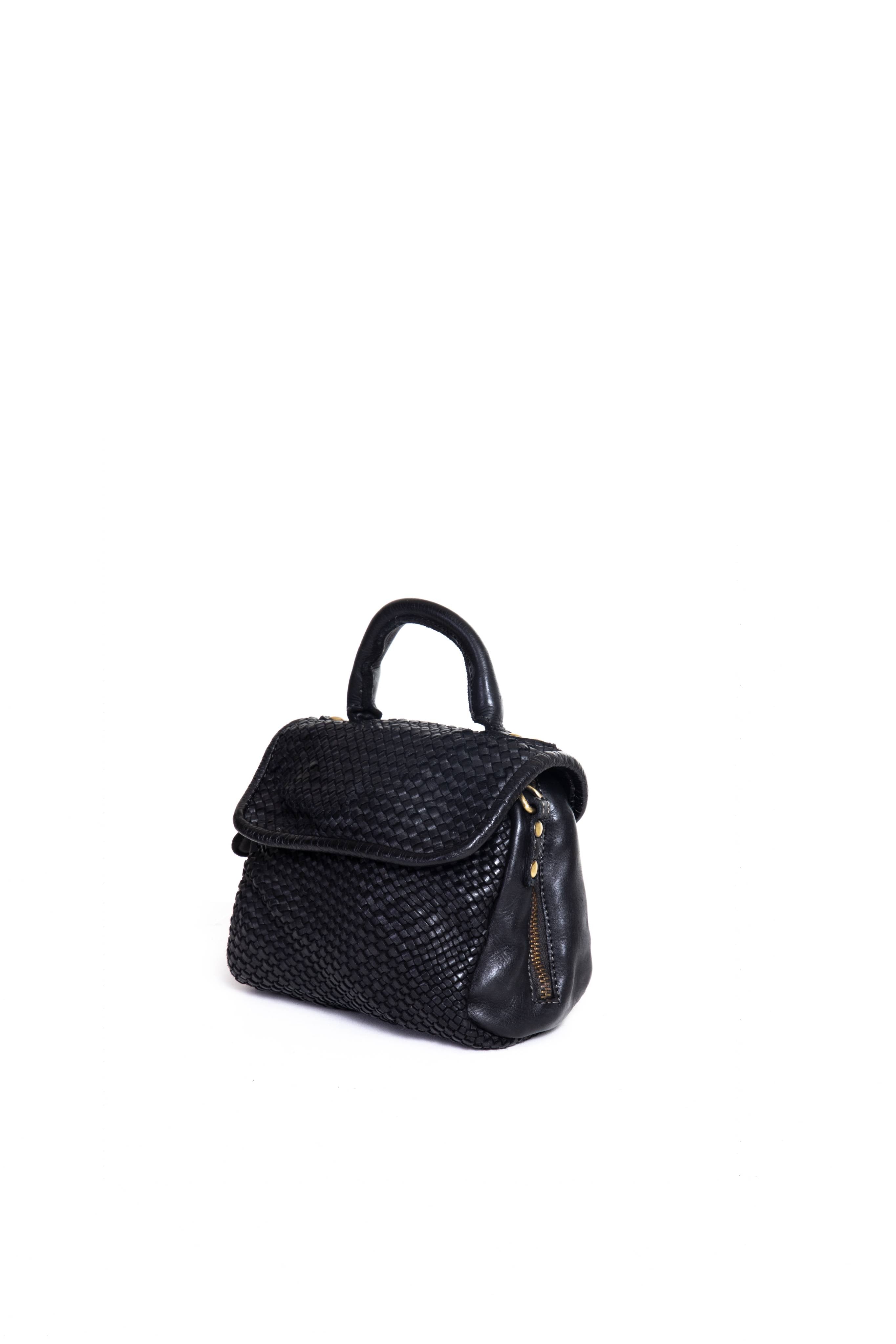 Florence Satchel Piccola nera in pelle intrecciata vista laterale