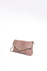 La Busta pochette donna in pelle cipria con borchie vista laterale