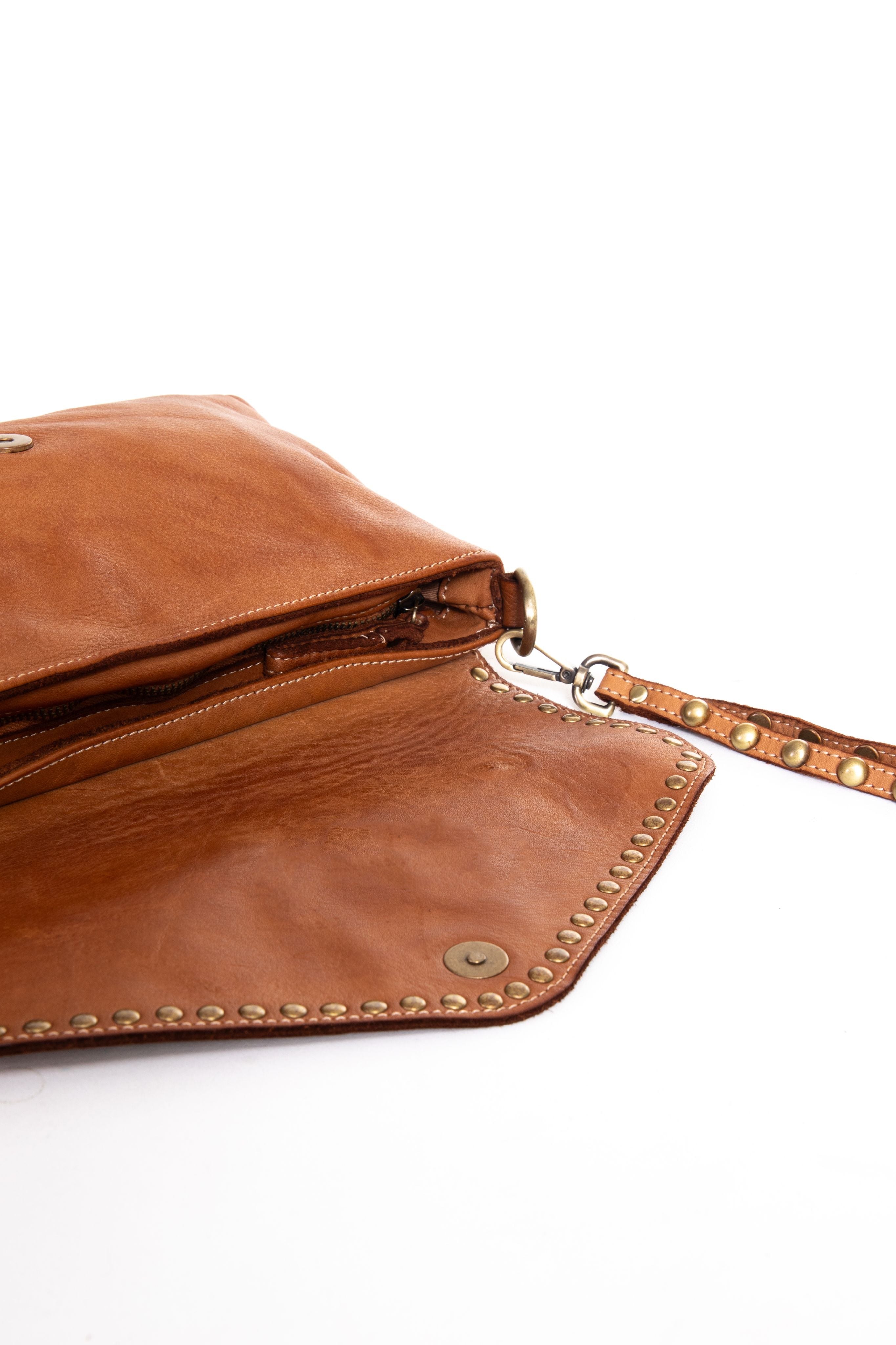La Busta aperta, pochette donna in pelle cuoio con interno in microfibra