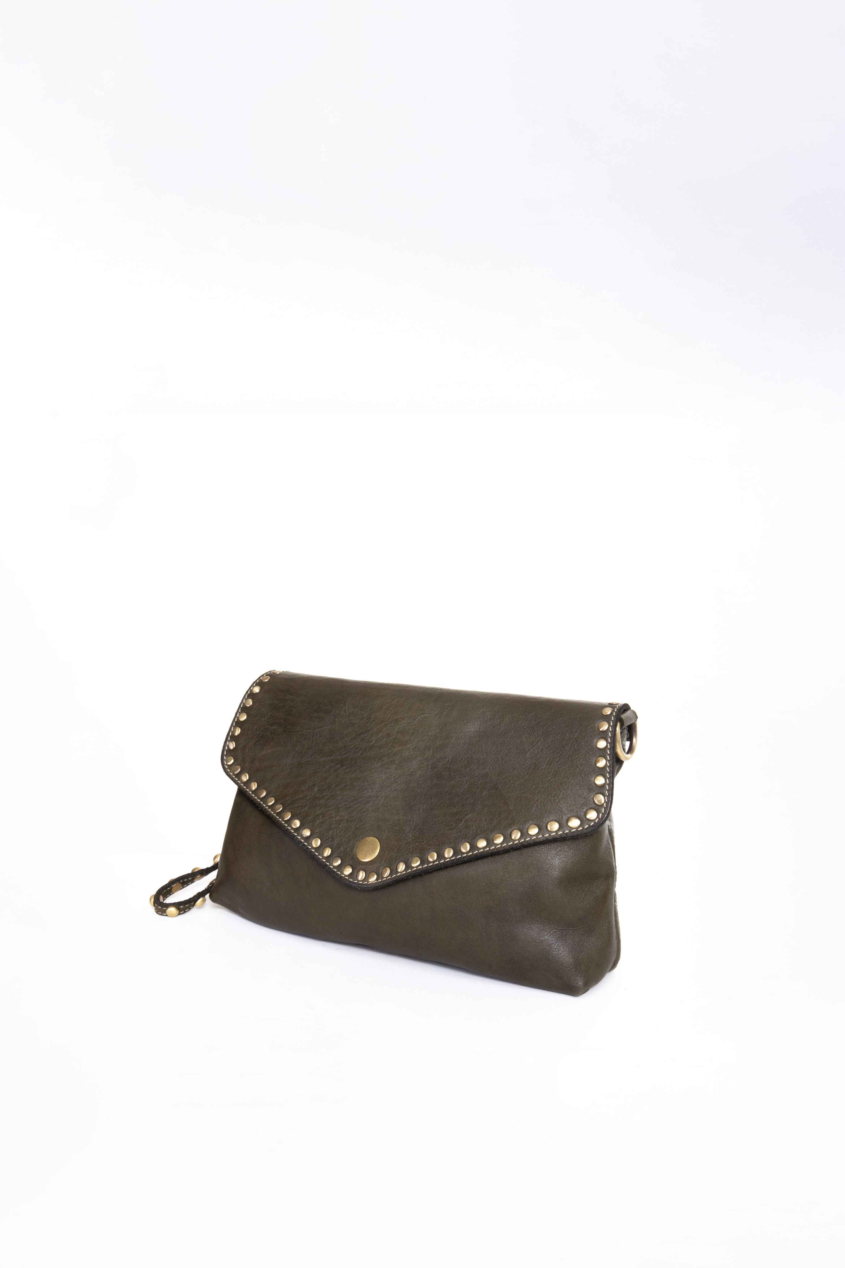 La Busta pochette donna in pelle verde con borchie vista laterale