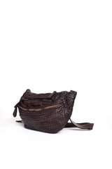Borsa a tracolla in pelle intrecciata color marrone vista laterale