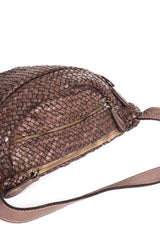 Borsa a tracolla in pelle intrecciata color taupe vista laterale